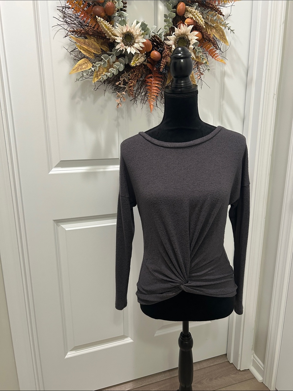 gaze Twist-Front Long Sleeve Top - Charcoal Gray Size XS